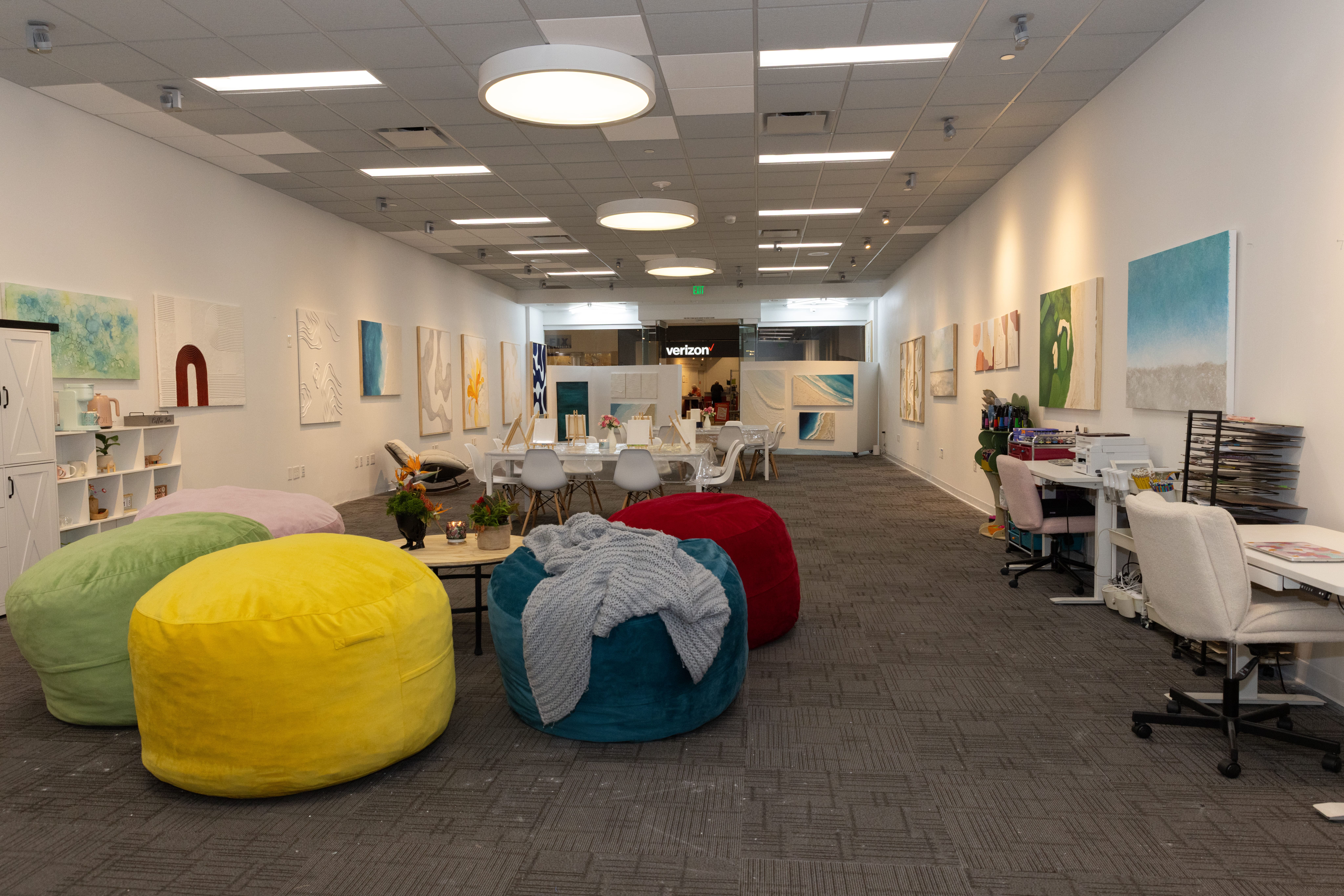 Rent Gallery Space for Art Classes at Yasi Artistry – Mission Viejo