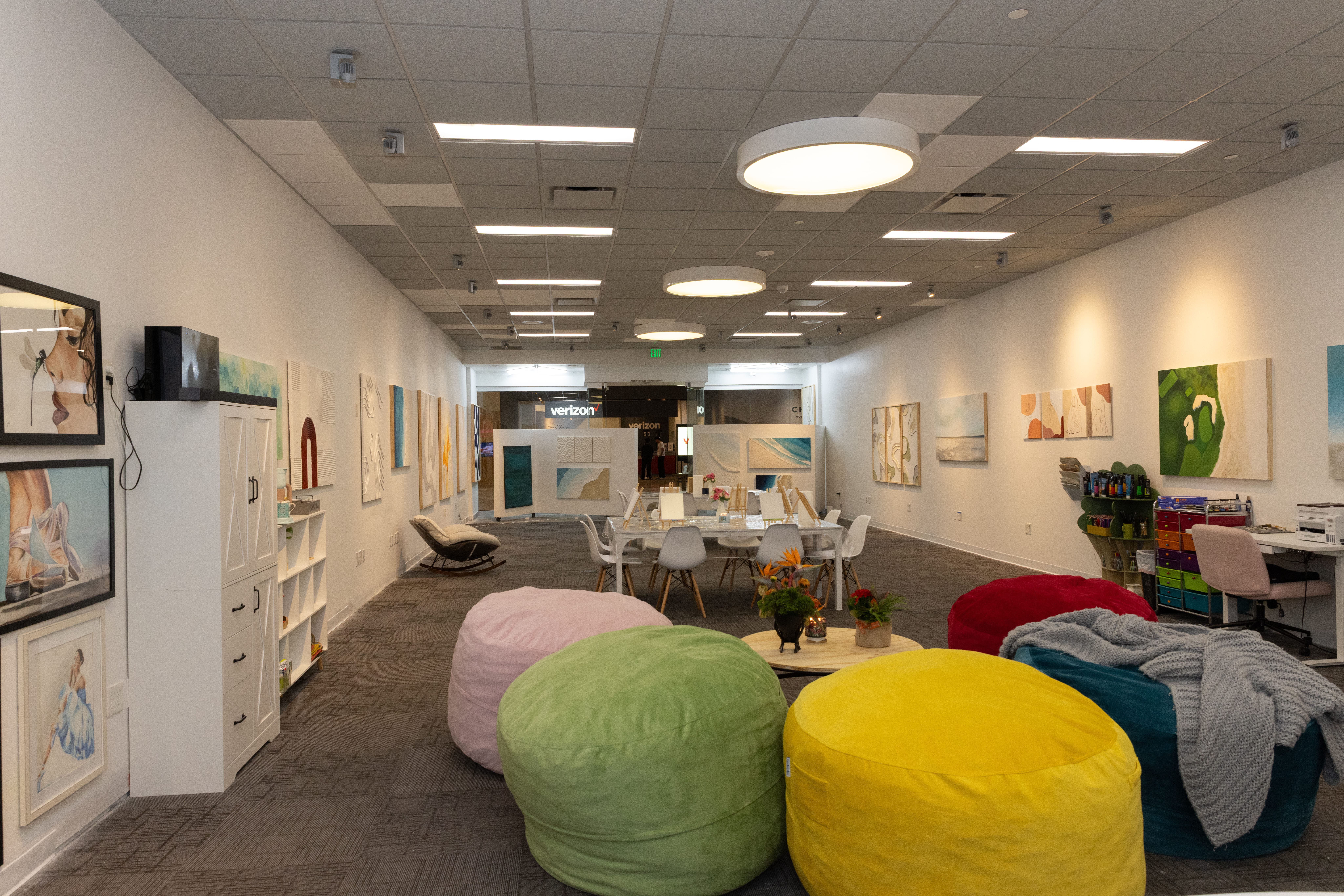 Rent Gallery Space for Art Classes at Yasi Artistry – Mission Viejo